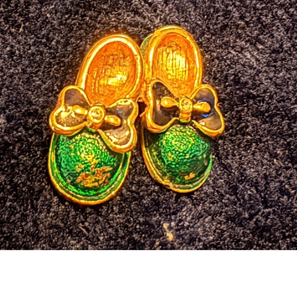 Vintage Gold‎ Tone Enamel Baby Shoes Pin Brooch Green Blue Bow Rhinestone Accent